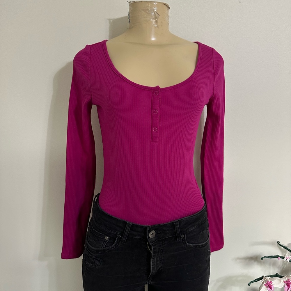 NWOT - XS - Fuchsia/Pink ribbed long sleeve bodysuit